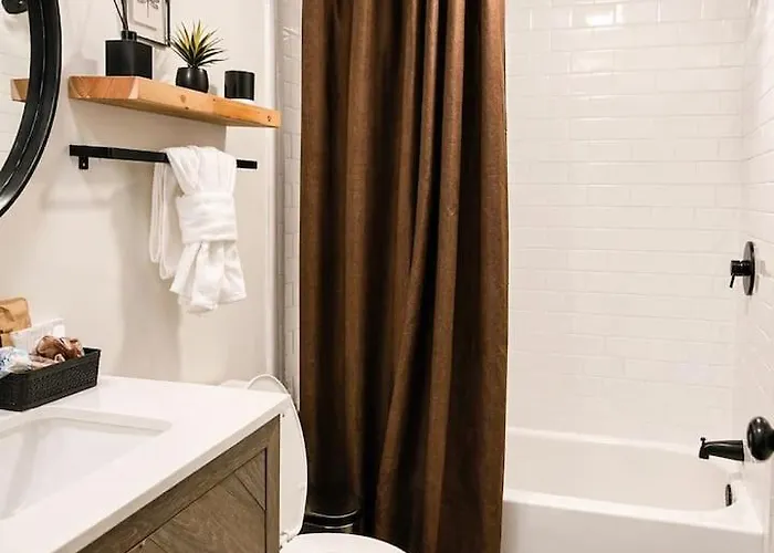 Historic Estate 10 Bedroom Sleeps 16, Game Hébergement de vacances Chicago